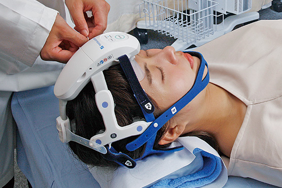 ＞ EEG（脳波）ヘッドセット