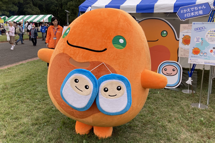 日本光電のAEDキャラクター「かえでちゃん」