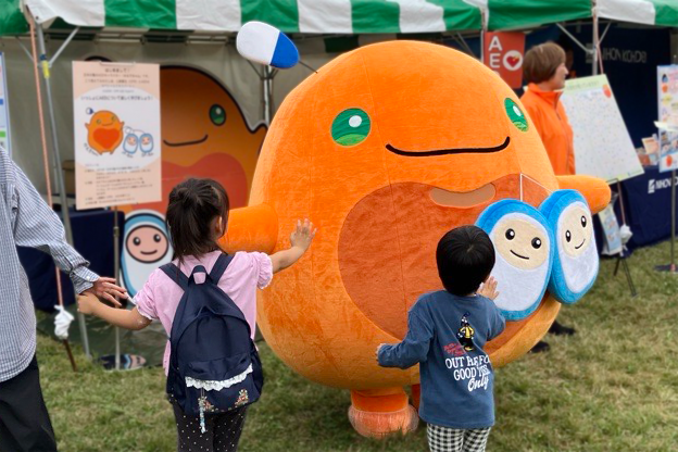 日本光電のAEDキャラクター「かえでちゃん」